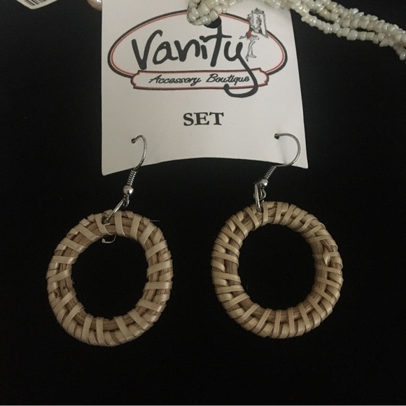 Beaded Basket Weave Style Necklace and Earrings Set - Picture 7 of 11